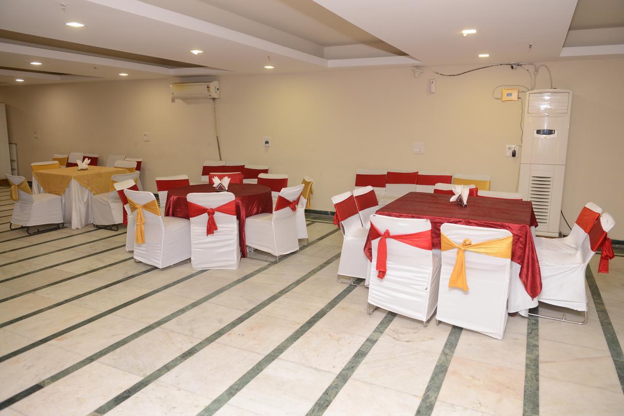 Hotel Balsons Continental Új-Delhi Kültér fotó