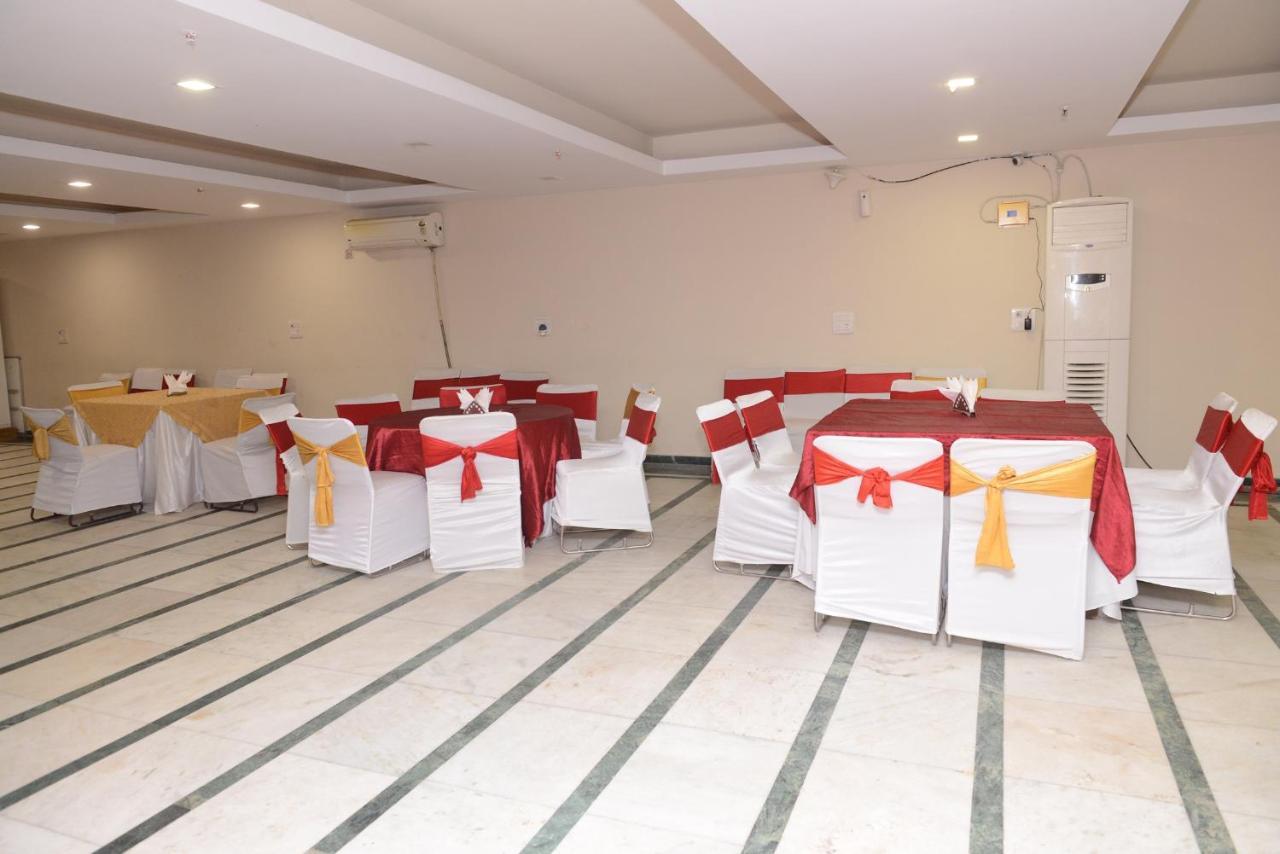 Hotel Balsons Continental Új-Delhi Kültér fotó