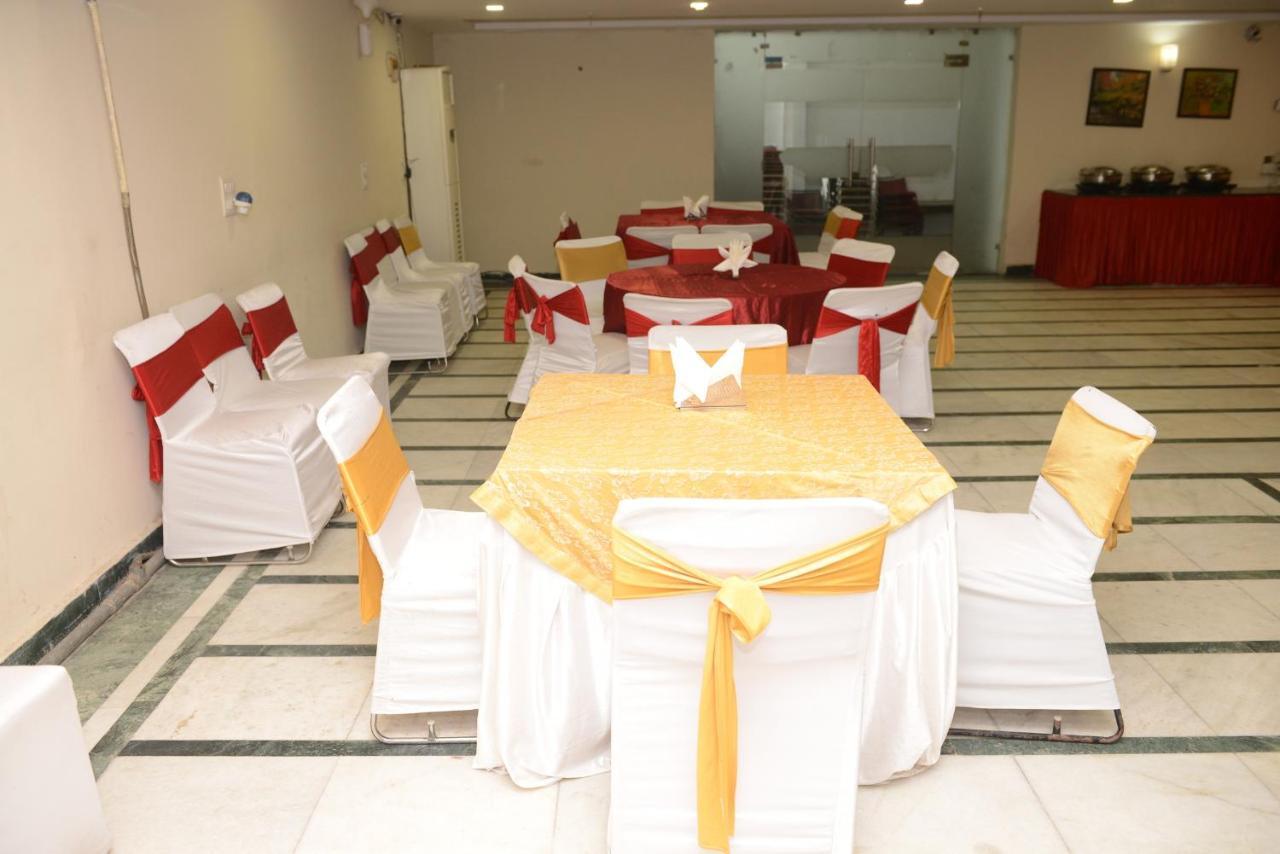 Hotel Balsons Continental Új-Delhi Kültér fotó