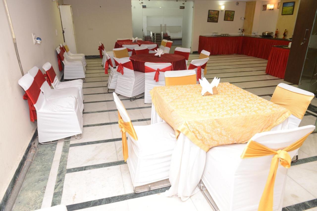 Hotel Balsons Continental Új-Delhi Kültér fotó