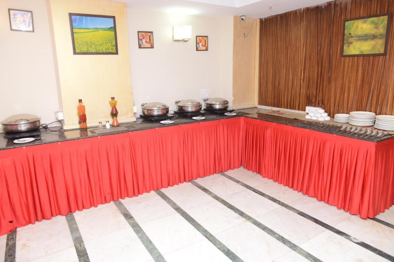 Hotel Balsons Continental Új-Delhi Kültér fotó