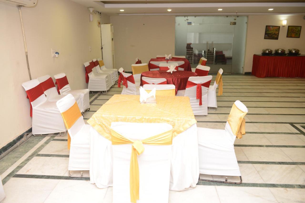 Hotel Balsons Continental Új-Delhi Kültér fotó