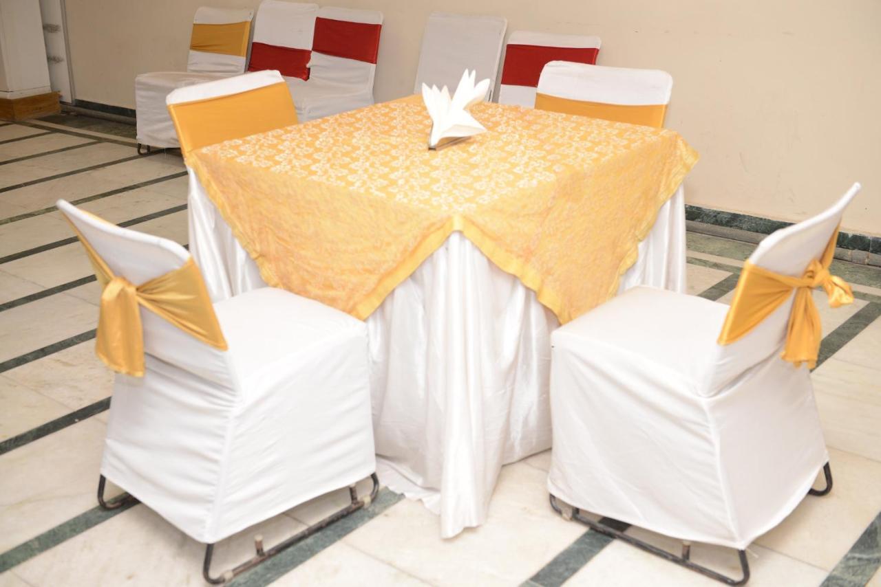 Hotel Balsons Continental Új-Delhi Kültér fotó
