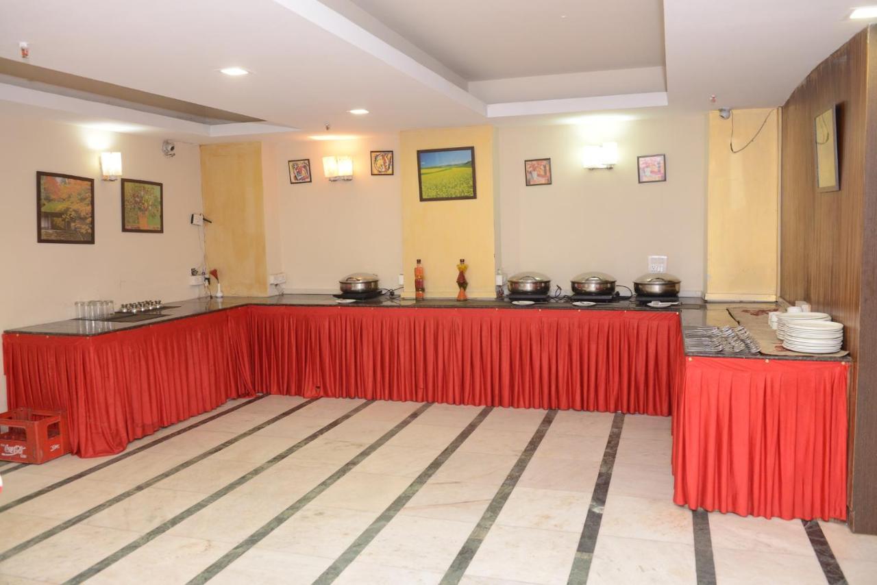 Hotel Balsons Continental Új-Delhi Kültér fotó