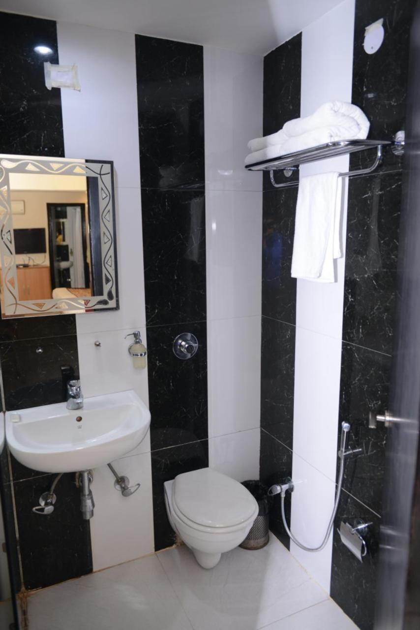 Hotel Balsons Continental Új-Delhi Kültér fotó